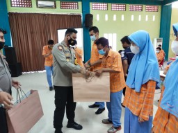 AKBP Eka Yekti Beri Motivasi Pelajar SMAN 2 Lumajang Disiplin Lalin