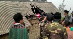 Wuss..! Motor Scoppy Terjun ke Atap Rumah Warga Argosari B29 Lumajang