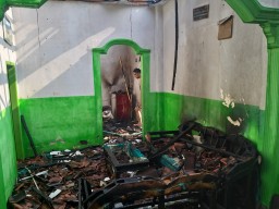 Blar..! Rumah Warga Warung Kutil Lumajang Terbakar