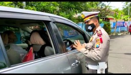 Puluhan Mobil Dipaksa Putar Balik di Pos Perbatasan Lumajang - Malang