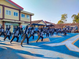 Polres Lumajang Lakukan Senam Bersama Tangkal Penyebaran Covid-19