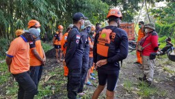 BPBD Lumajang Dibantu Basarnas Cari Bocah Tenggelam di Bondoyudo