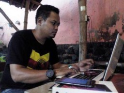 Indra Lesmana Bisnis Jasa Antar-Jemput Service Smartphone