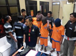 Polres Lumajang Ringkus 5 Kawanan Perampok, Satu Pelaku Ditembak Kakinya