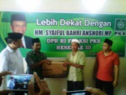 Saiful Bahri Anshori Anggota DPR RI Fraksi PKB Sumbang Komputer Untuk MWC NU Tempeh