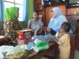 Istri Bupati Lumajang Berikan Santunan dan Kawal Perawatan Balita Aqila Penderita Tumor