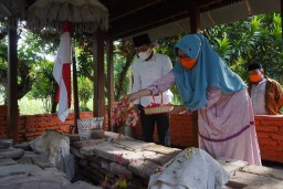 Bupati dan Wabup Ziarah ke Petilasan Arya Wiraraja di Situs Biting