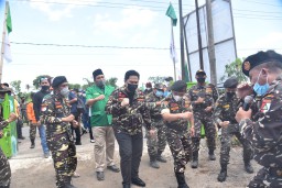 Menteri BUMN dan Bupati Kerahkan Banser Bangun Huntara Pengungsi