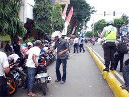 Parkir Liar Jadi Kendala Utama WTN, Sanksi Cabut Pentil Belum Perlu di Lumajang