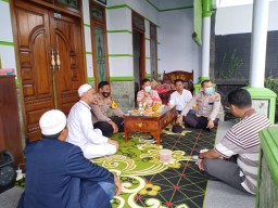 AKBP Eka Yekti Kunjungi Ponpes Roudlotul Ma'rifat Lumajang