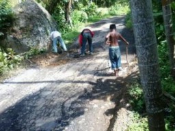 Jalan Rusak Parah, Hujan Deras, Hidup di Tempursari Serasa Terisolir Dari Dunia Luar