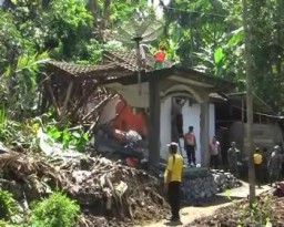 Waduh...! Ada 10 Rumah di Desa Purorejo Kecamatan Tempursari Rawan Diterjang Longsor