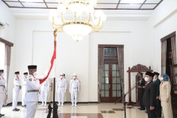 Cak Thoriq Kukuhkan Paskibraka Lumajang Tahun 2021