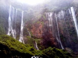 Wisatawan Sangka Mahasiswa Jatuh dan Tewas adalah Bebatuan Cuban Sewu Yang Runtuh