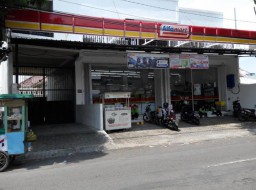 Menjamur 61 Indomaret dan Alfamart, Perijinan Toko Ritel di Moratorium