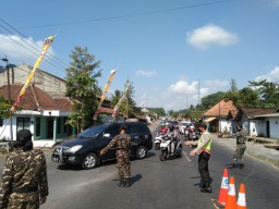 Petugas Lumajang Perketat Penyekatan Saat Lonjakan Pemudik Meningkat