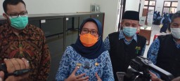 Bunda Indah Himbau Penerima Bansos Ikut Vaksin Covid di Lumajang