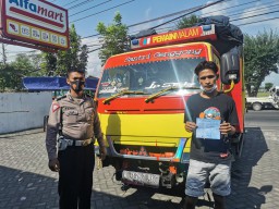 Sopir Truk Oleng Viral Jember Tak Jadi Ditahan Hanya Ditilang