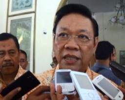 Agung Laksono Desak Mahkamah Partai Golkar Percepat Munas Bersama