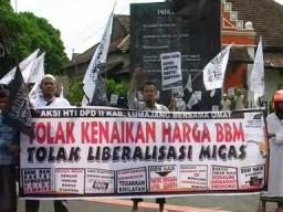 HTI Lumajang Libatkan Anak Kecil Demo Tolak BBM