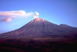 Pembukaan Jalur Pendakian Gunung Semeru Belum Pasti