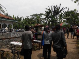 Longsor dan Semburan Sumber Mata Air, Masjid Darussalam Bence Dapat Berkah