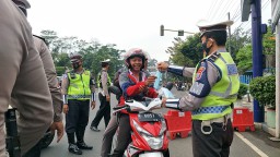 Duh..! Satlantas Polres Lumajang Masih Temui Warga Belum Bermasker