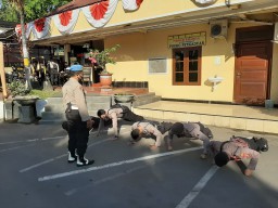 Polisi Lumajang Mokong tak Pakai Masker Dijatuhkan Sanksi Push Up