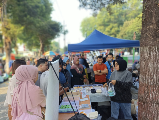 Car Free Day di Alun-Alun Lumajang Bikin PKL Raup Untung Banyak