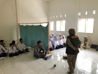 Lewat Sosialisasi, Santri Dikenalkan Potensi Bencana di Lumajang