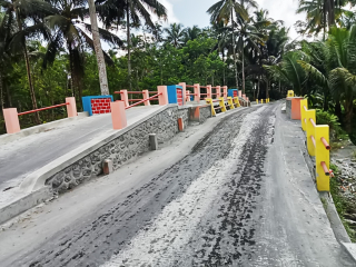 Warga Sumberwuluh Lumajang Rayakan Proyek Jalan dan Jembatan Khusus Tambang