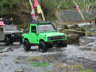 Wisata Pronojiwo Lumajang Siapkan Jungle Tour Naik Jip Bak Terbuka