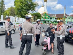 Satlantas Polres Lumajang Sosialisasi Larangan Sepeda Listrik di Jalan Raya