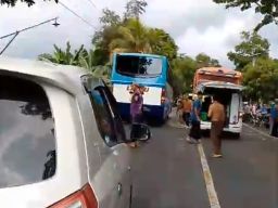 Bus Terlibat Kecelakaan Beruntun di Jatiroto Lumajang