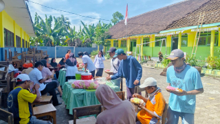 Wali Murid SDN Wonocepokoayu 01 Senduro Lumajang Gelar Syukuran Rehab Gedung Sekolah