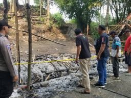 Waduh, Wisata Kuliner Tradisional Desa Karangbendo Lumajang Diduga Dibakar Orang Tak Dikenal