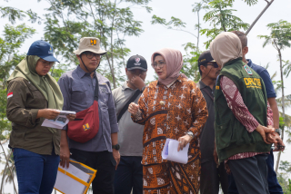 Pj Bupati Lumajang Pantau Sejumlah Aliran Sungai Antisipasi Banjir Jelang Musim Penghujan