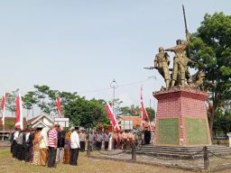 Polsek Rowokangkung Gelar Upacara Hari Pahlawan di Monumen Juang Kompi Sukertiyo