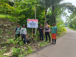 Warga Diminta Waspada Saat Melintas Daerah Rawan Longsor Tempursari Lumajang