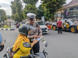 Satlantas Polres Lumajang Tilang Puluhan Pengendara Tak Patuh