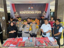 Polres Lumajang Ungkap Kasus Pencurian Emas 10 Kg yang Libatkan Orang Dalam