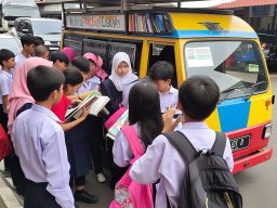 Dinas Perpustakaan Lumajang Genjot Minat Baca Lewat Perpustakaan Keliling