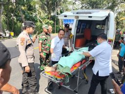 Jenazah Pria Misterius Ditemukan di Pinggir Jalan Ranuyoso
