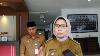 Bunda Indah Segera Anggarkan Honor Guru Non NIP se-Lumajang