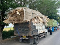 Satlantas Polres Lumajang Tindak Kendaraan ODOL demi Keselamatan  dan Keawetan Infrastruktur