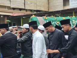 Bupati Lumajang Takziah ke Pesantren Kyai Syarifuddin, Nyai Hj. Ainun Nisa’ Berpulang