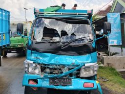 Tabrak Belakang Tragis di Candipuro Lumajang , Dua Orang Terluka Parah