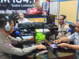 Satlantas Polres Lumajang Sosialisasikan Pemutihan Pajak Kendaraan Lewat Talk Show Radio