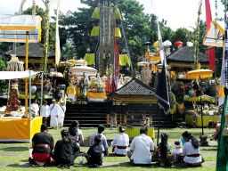 Ribuan Umat Hindu Gelar Puja Wali Krama di Pura MGSA Lumajang