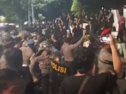 Aksi Solidaritas di Depan Mapolres Lumajang Ricuh, Diduga Dipicu Penyusup